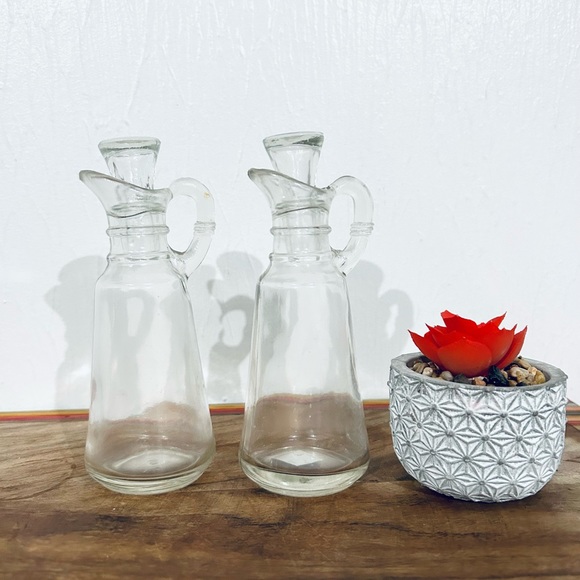 Anchor Hocking Oil Dressing & Vinegar Matching Glass Cruets Pair - Set of 2 - Picture 5 of 6